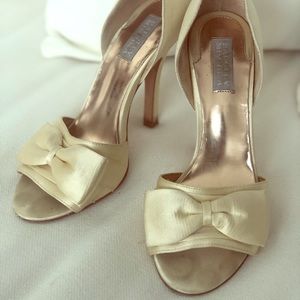 Badgley Mischka Off White Satin Heels